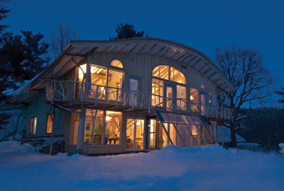 Architect Roald Gundersen shaped the roof from wind-bent trees to mirror the hills of southwest Wisconsin’s Driftless Region.